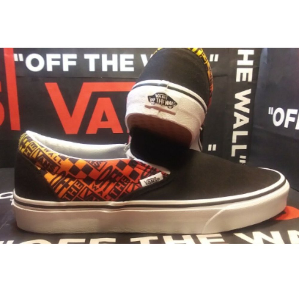 Vans Classic Slip- On (Logo Flame) Men's Black/ White Men's 11.5 VN0A4U382N5